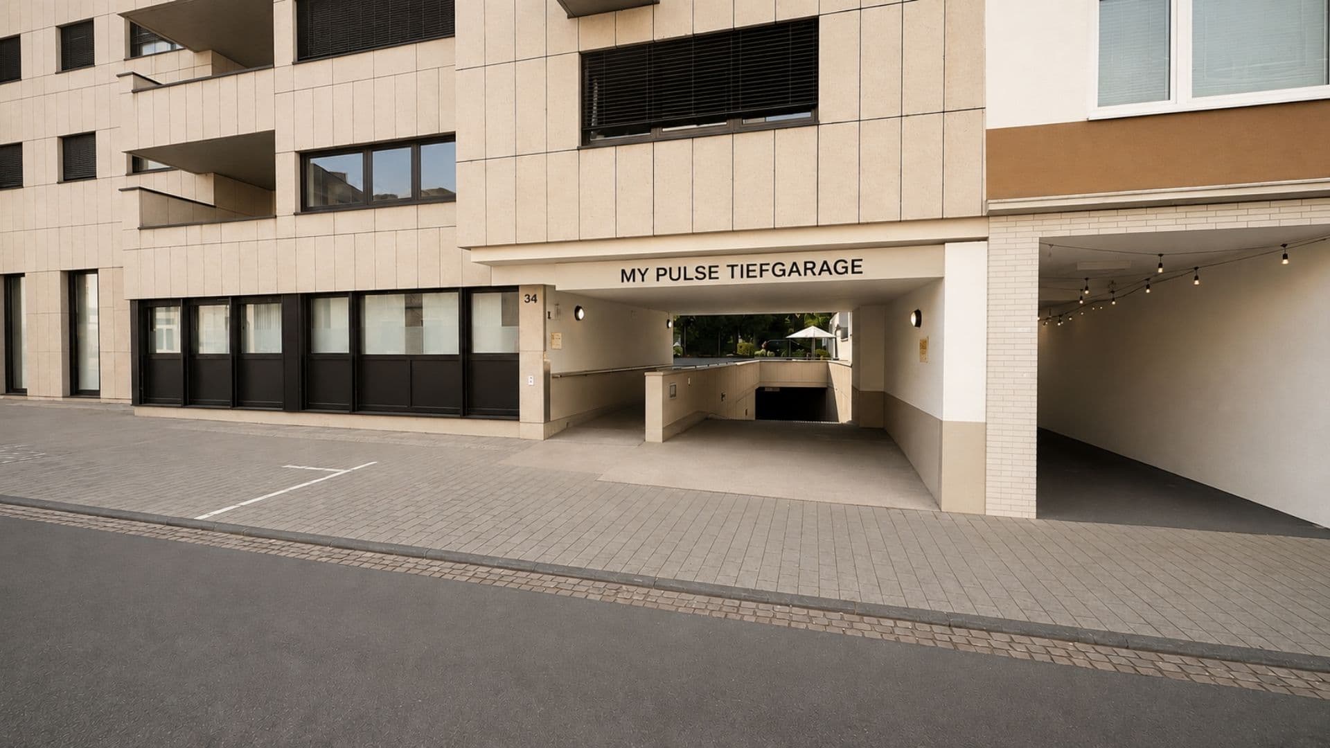 Einfahrt zur MY PULSE Tiefgarage von der Straße aus