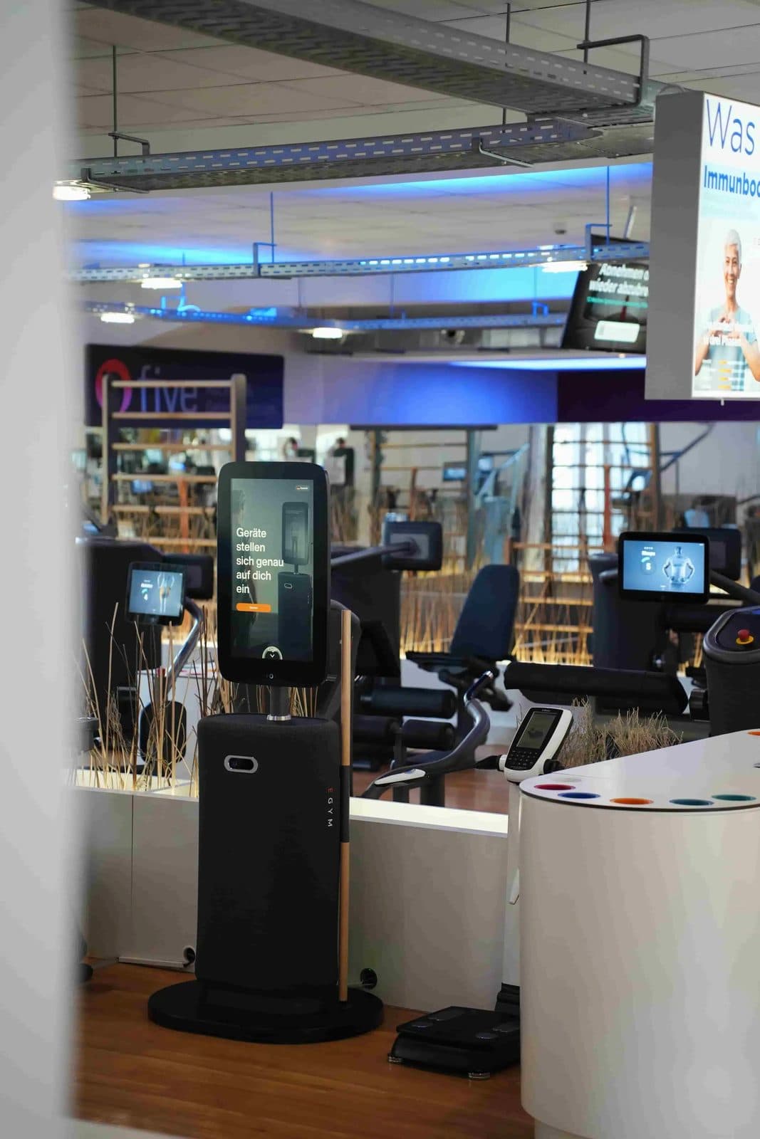 EGYM Check-in, der dein Training genau auf dich einstellt, bei MY PULSE Bonn-Kessenich