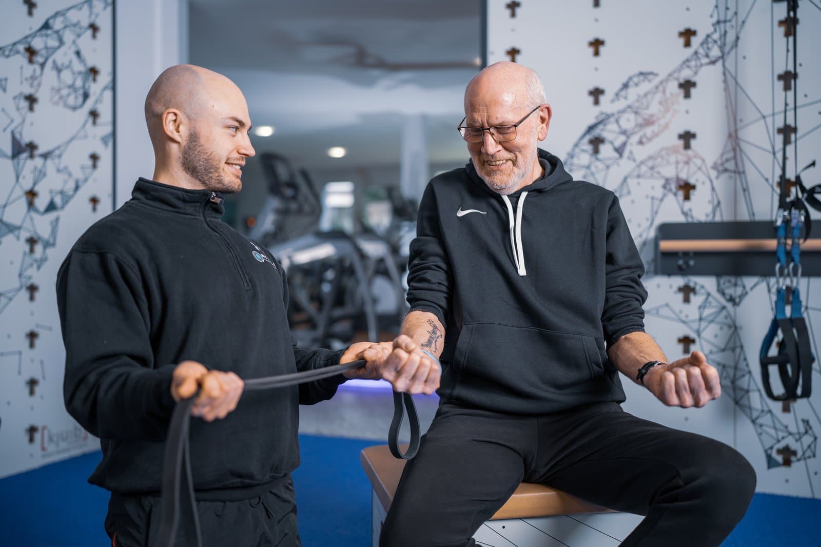 Physiotherapie-Behandlungsraum mit Therapieliege im MY PULSE Beuel — Krankengymnastik auf Rezept